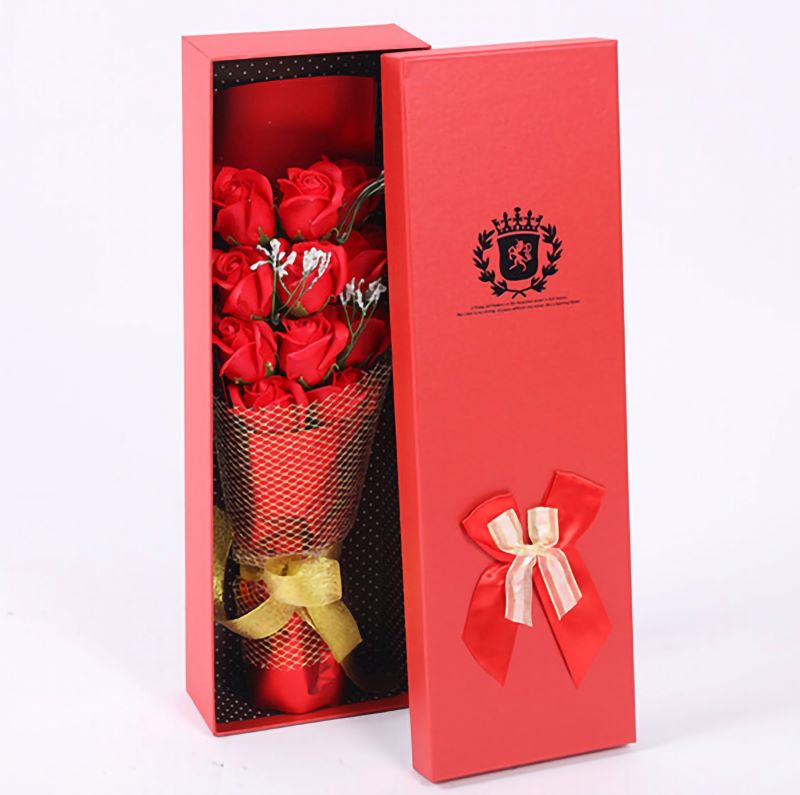 Aranjament floral cu trandafiri